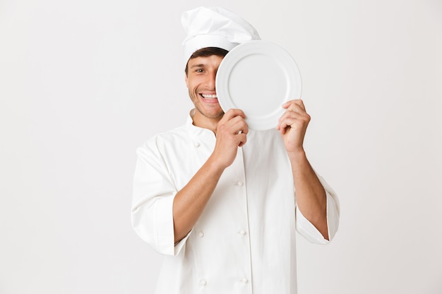 Kucharz trzymający talerz